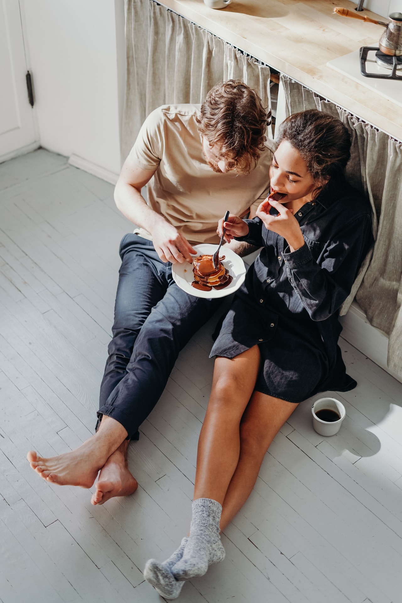Couple eating breakfast. https://www.info-on-high-blood-pressure.com/nutrition-and-food-science.html