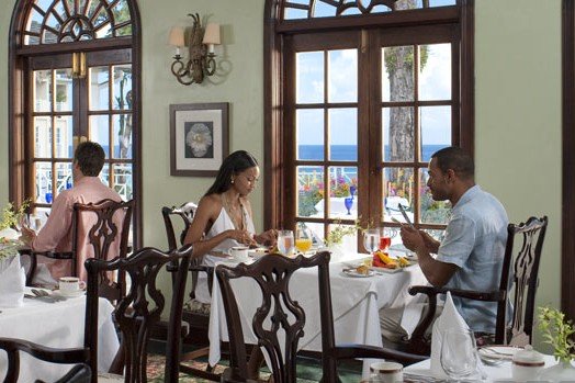 Couple dining out. https://www.info-on-high-blood-pressure.com/mindful-eating.html